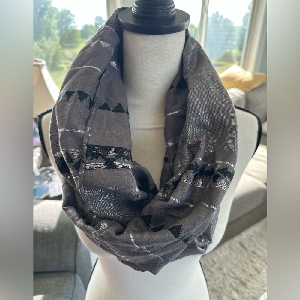 Apt 9 Womens Gray Metallic Silver Geometric Aztec Infinity Loop Scarf OS